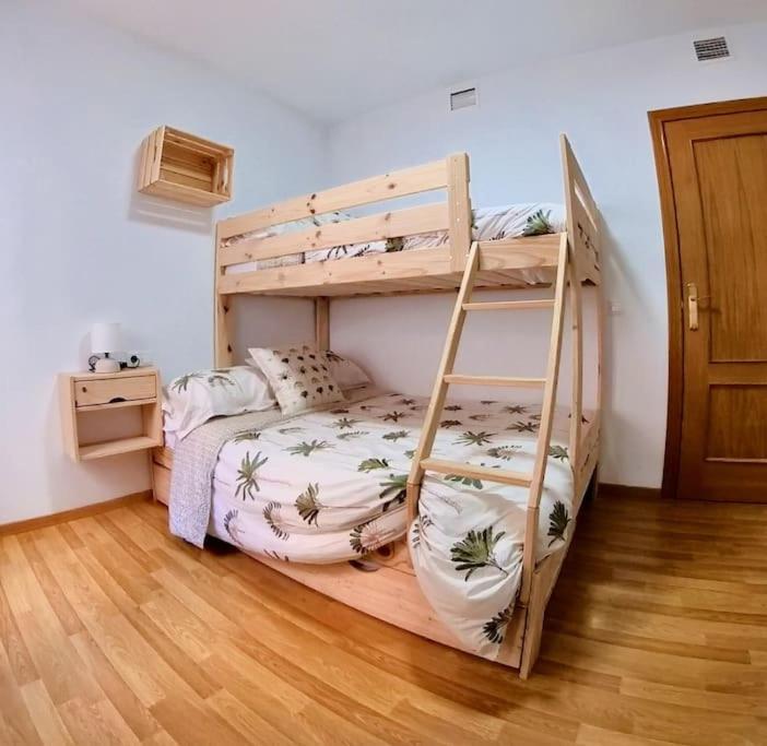 Moderno Y Confortable En Gueejar Sierra, Con Aparcamiento, Terraza, Wi-fi Apartment