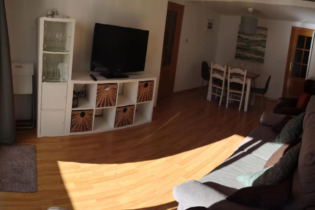 Moderno Y Confortable En Gueejar Sierra, Con Aparcamiento, Terraza, Wi-fi Apartment