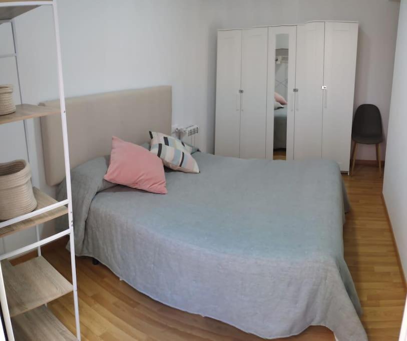Moderno Y Confortable En Gueejar Sierra, Con Aparcamiento, Terraza, Wi-fi Appartement *