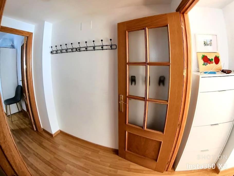 Moderno Y Confortable En Gueejar Sierra, Con Aparcamiento, Terraza, Wi-fi Appartement